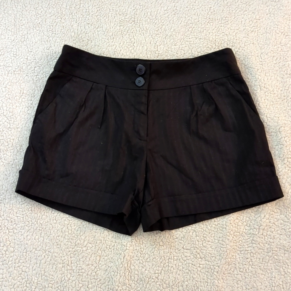 La blues black pleated stretch shorts